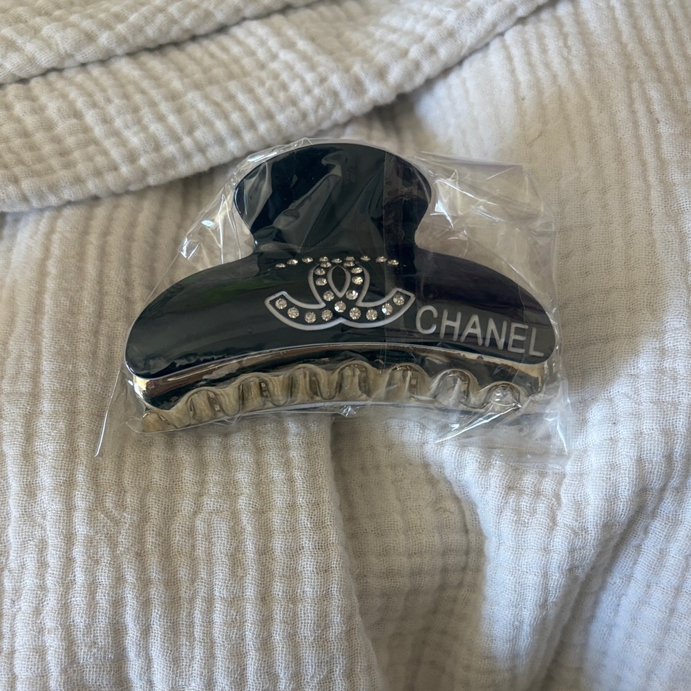 CHANEL Black and Silver Hair Clip